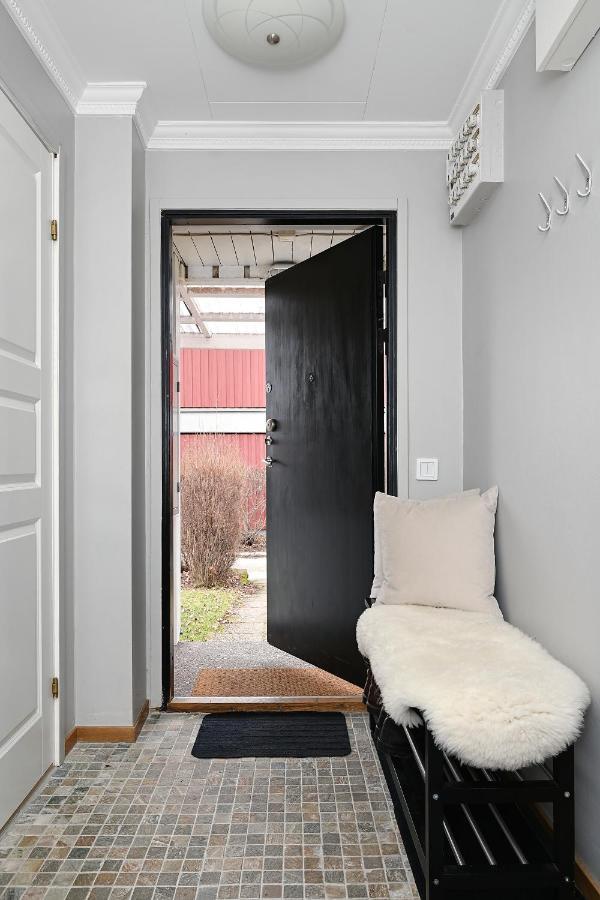 Entire Modern Home In Stockholm Kista - Suitable For Four Persons Buitenkant foto