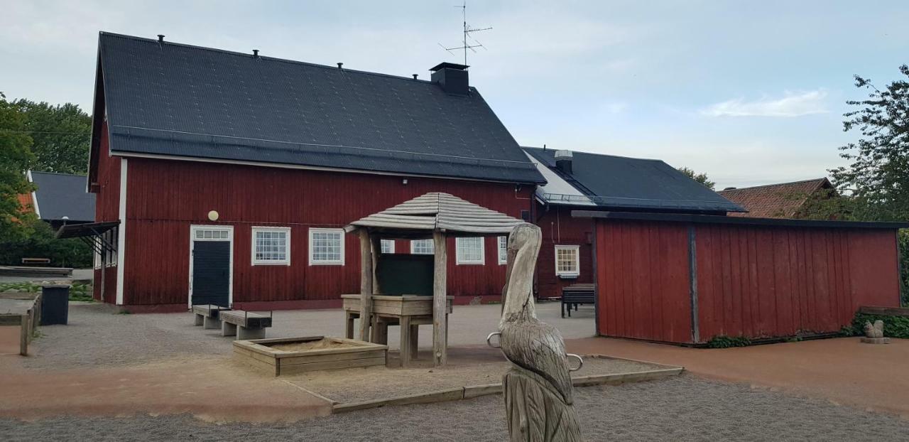 Entire Modern Home In Stockholm Kista - Suitable For Four Persons Buitenkant foto